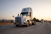 ​Amazon investuje do samořízených kamionů