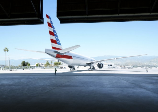 American Airlines díky zájmu o cestování o svátcích snížily ztrátu