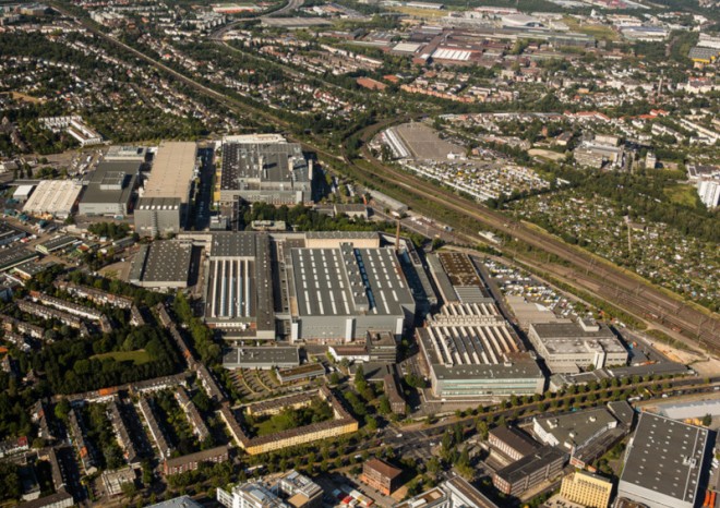 Výrobní závod Mercedes Benz v Düsseldorfu oslavil jubileum