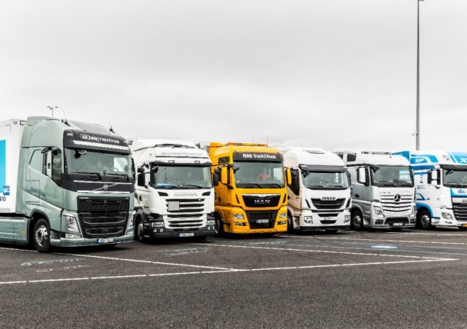 Západní Evropou úspěšně projely konvoje „chytrých“ kamionů