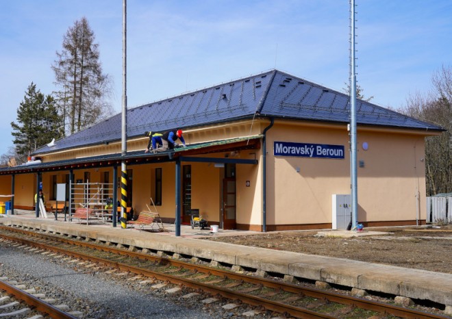 Proměněné nádraží v Moravském Berouně se v dubnu otevře cestujícím
