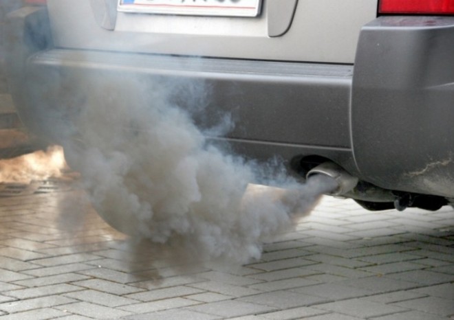 Senátoři navrhují mírnější snižování emisí vozidel