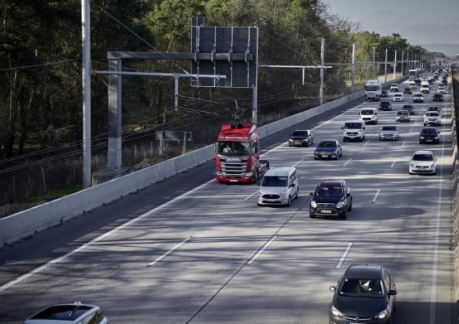 Elektrifikovaná dálnice má do budoucna pro těžkou dopravu velký potenciál