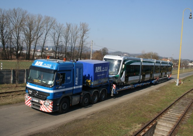 ​Mgr. Michal Tobrman: „K přepravě využíváme nákladní vozidla, trajekty i železnici“