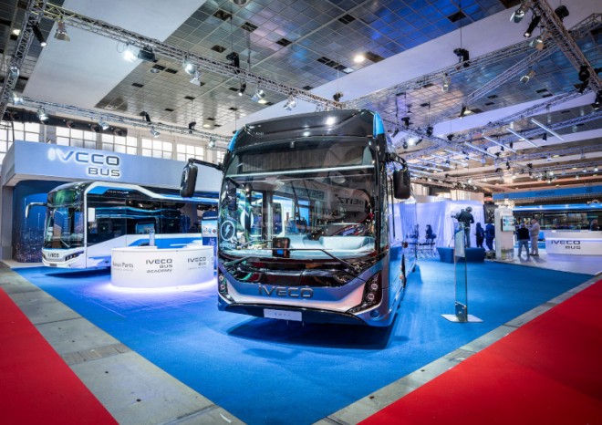 IVECO BUS na svém stánku s nulovými emisemi na veletrhu Busworld 2023 zdůrazňuje potřebu udržitelnosti