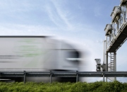 Vláda se chystá zdražit mýtné pro nákladní auta až o desetinu