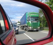​Zákaz předjíždění pro kamiony by bezpečnost nezvýšil, ale naopak ohrozil