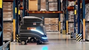 ​Úklid ve skladech DHL převezmou roboti Neo od firmy Avidbots