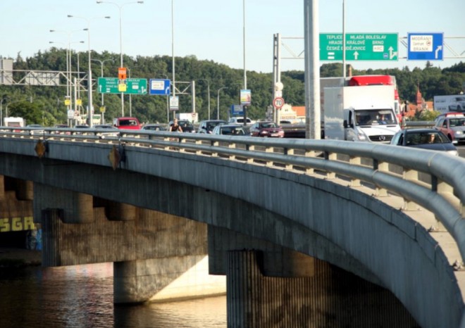 Termín ukončení letošních oprav Barrandovského mostu stále není jasný