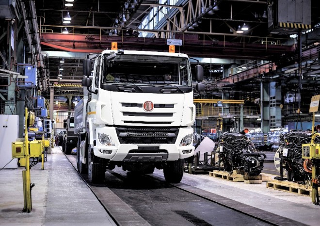 ​Tatra Trucks jako jedna z mála automobilek v Evropě naplno vyrábí i v době pandemie