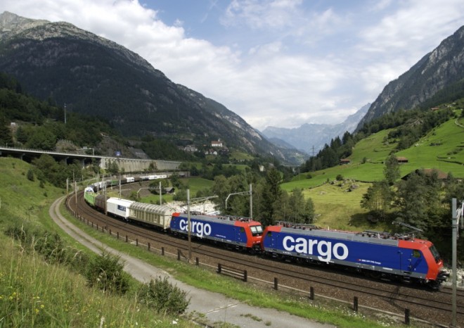 Drahý železniční alpský tranzit ohrozí kombinovanou dopravu