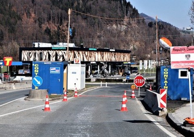 Rakousko od půlnoci uzavřelo malé přechody s ČR a SR