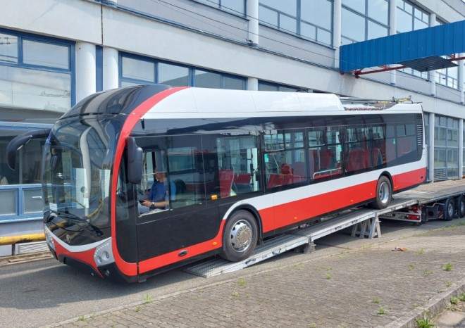 DPMB koupil nové trolejbusy, mohou jezdit i bez trolejového vedení