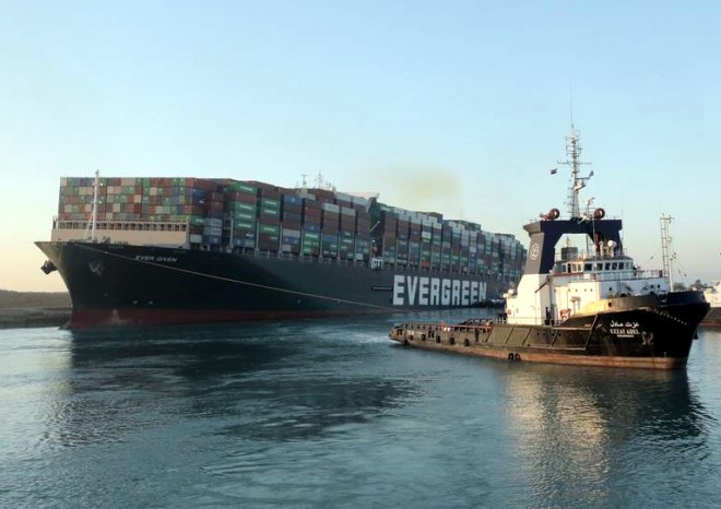 Egyptský soud povolil odplout lodi Ever Given, která blokovala Suez
