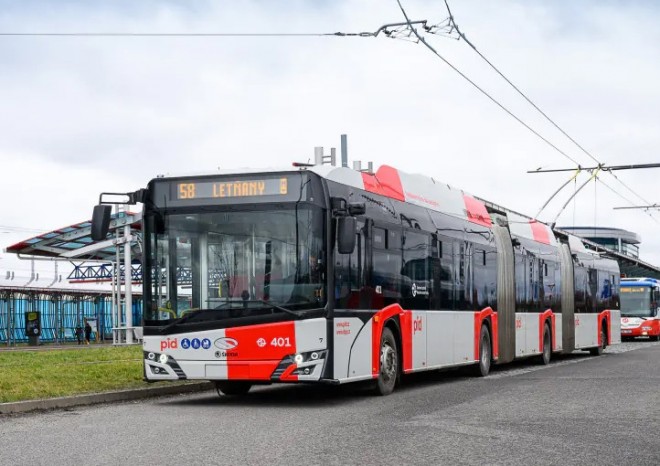 DPP zahájil zkušební provoz největšího trolejbusu v ČR s cestujícími