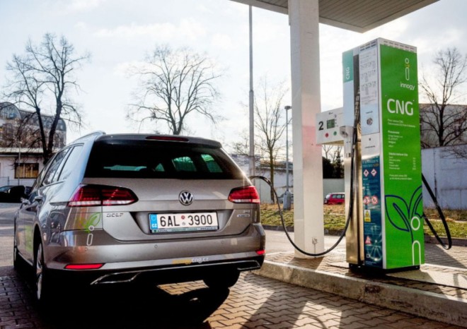 CNG dál zlevňuje, ekvivalent litru benzínu stojí i méně než 20 korun