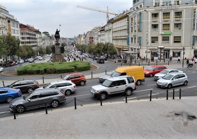 ​Sedm z deseti Pražanů považuje auta za problém, nejvíce jim vadí zácpy