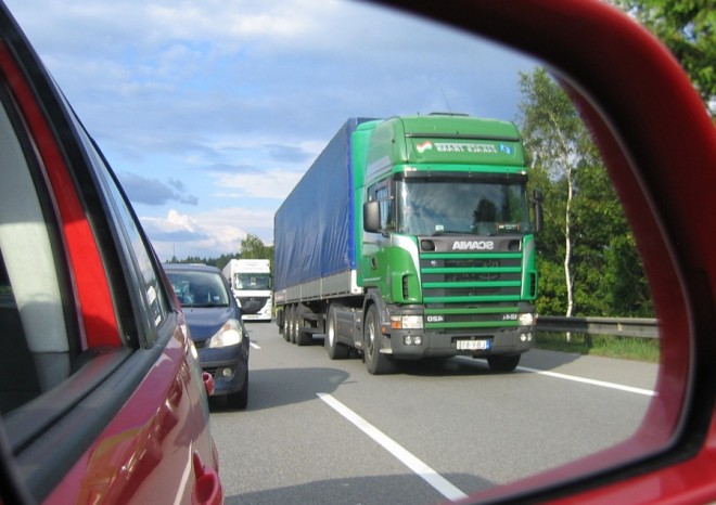 ​Zákaz předjíždění pro kamiony by bezpečnost nezvýšil, ale naopak ohrozil