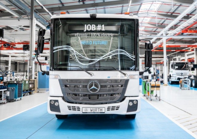 Elektrický pohon sériově: Mercedes-Benz eEconic již sjíždí z montážní linky výrobního závodu Wörth