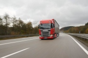 Společnost Scania zaznamenala v první polovině roku pokles dodávek vozidel o 41 procent