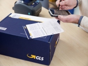 Průzkum GLS: třetina Čechů platí v e-shopech kartou