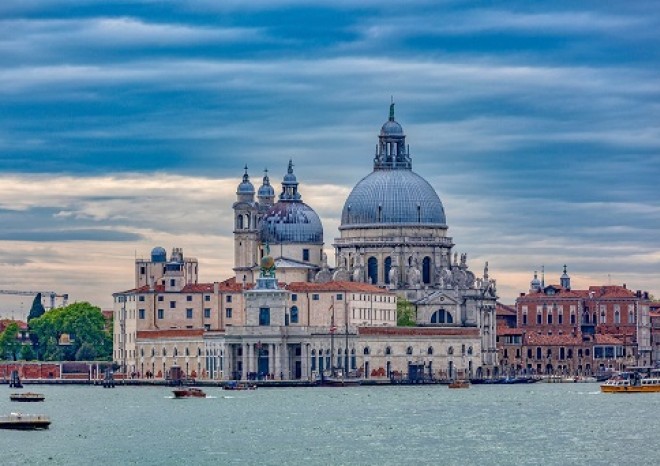 ​Italské Benátky po druhé nehodě dočasně zakázaly provoz elektrobusů