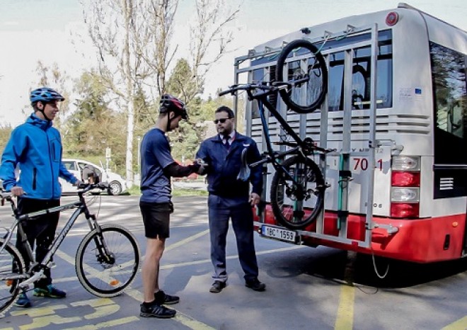 ​Do ulic Brna se po dvou letech vrací autobusy s cyklonosiči