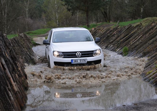 Volkswagen představil v terénu svá vozidla 4 × 4
