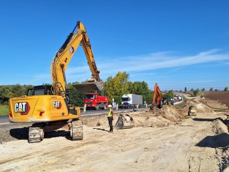 ​Na stavbě středočeské dálnice D7 pracuje denně až 200 dělníků