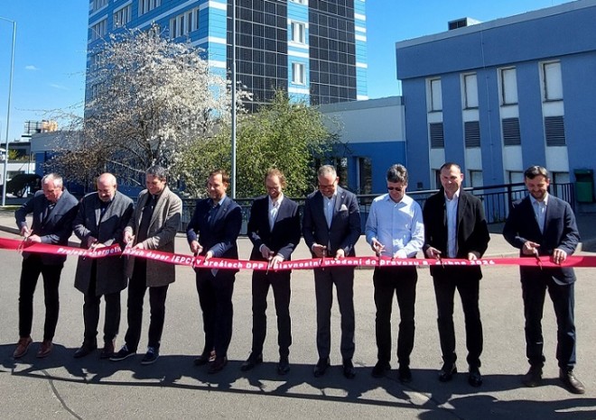 ​DPP ušetří 152 milionů korun díky EPC od ČEZ ESCO, má největší fasádní fotovoltaiku v Čechách