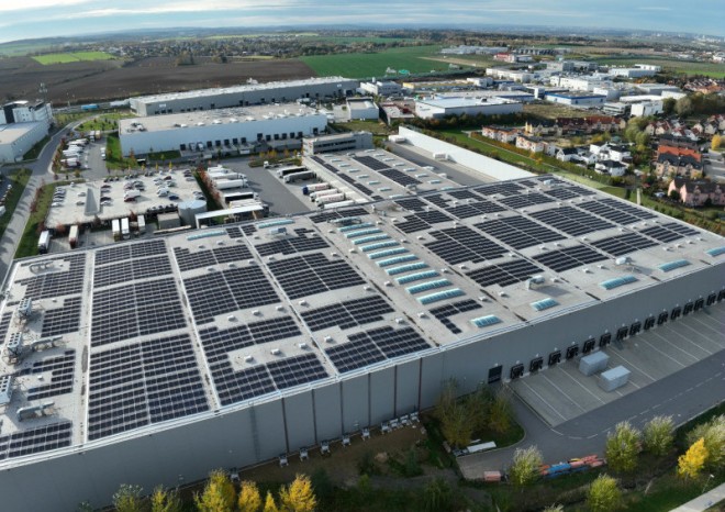 ČEZ ESCO a CTP po celém Česku vybudují desítky megawattů výkonu fotovoltaik na střechách hal