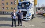 ​Řidič ČSAD Uherské Hradiště překonal hranici tří milionů kilometrů, za volantem v této firmě je už 35 let