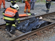 Střet člověka s vlakem končí obvykle předvídatelným koncem