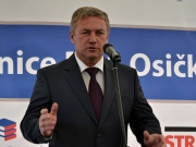 Po osmi letech začala dostavba dálnice D11