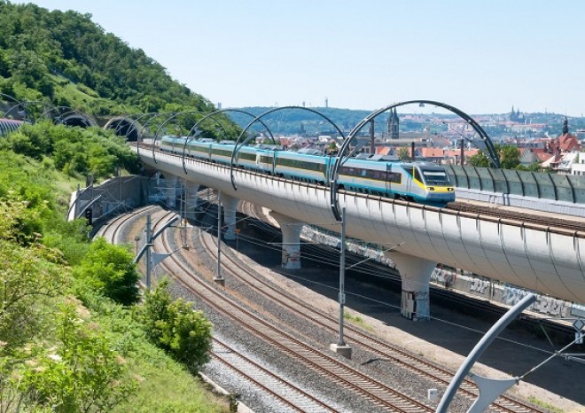 ​Na modernizované trati z Prahy do Liberce by měly jezdit vlaky až 200 km/h