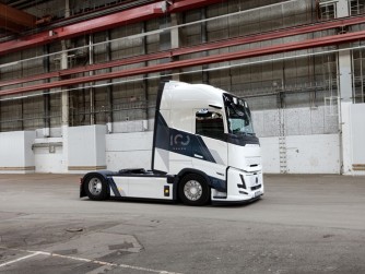 ​Volvo představuje speciální edici nákladních vozidel k oslavě stého výročí značky