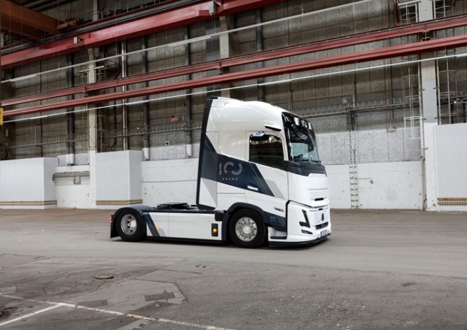 ​Volvo představuje speciální edici nákladních vozidel k oslavě stého výročí značky