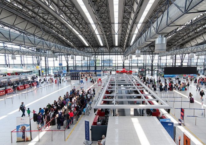Pražské letiště posílí kvůli rostoucímu provozu koronavirové kontroly