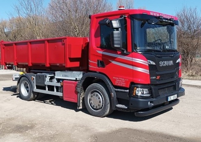 ​Miroslav Příkopa představuje nový hákový nosič kontejnerů na podvozku Scania