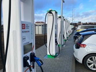 ​ČEZ zlevňuje dobíjení na ultrarychlých stojanech, řidiči ušetří až 17 procent