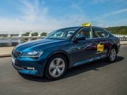Poptávka po taxi klesla o desítky procent, ubývají i řidiči