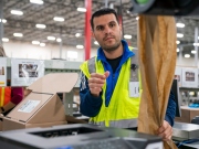 DHL Supply Chain snižuje svým zákazníkům náklady a emise optimalizací balení zásilek pomocí umělé inteligence