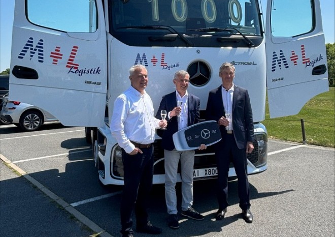 ​Daimler Truck ČR předal tisící vozidlo značky Mercedes-Benz společnosti M+L Logistik