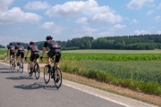 Sněmovna schválila předjíždění cyklistů v bezpečné vzdálenosti