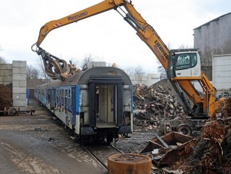 ​České dráhy masivně obnovují a denně posílají jeden starý vůz do šrotu