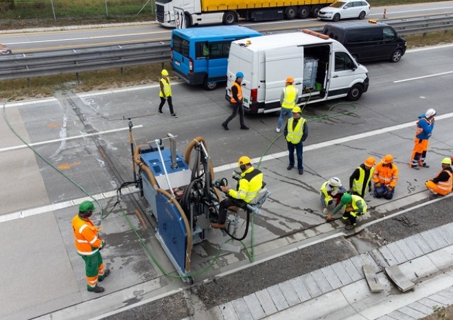 ​Činnost Ředitelství silnic a dálnic zajišťuje téměř 2 400 zaměstnanců