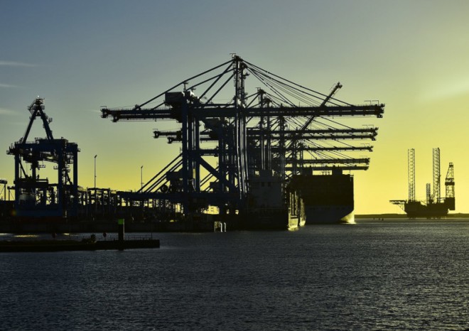 Přístav Rotterdam v pololetí zaznamenal prudký růst přepravy uhlí a LNG