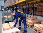 Dachser nasazuje aktivní exoskeletony