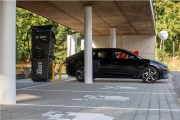 E.ON Drive: Elektromobily dobily téměř 2 000 MWh energie, výrazně vzrostl počet dobíjecích stanic