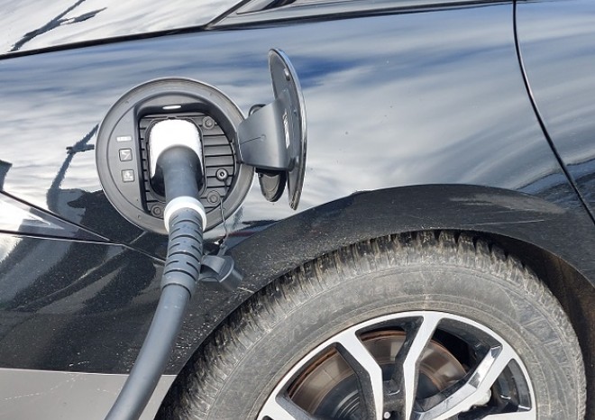 ​Elektromobilní Platforma chce, aby Praha prodloužila bezplatné parkování pro elektromobily